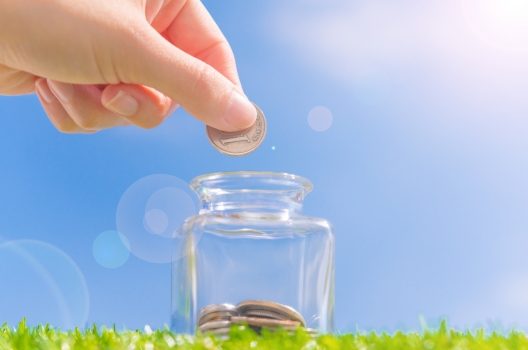 人工芝を敷くのにかかる費用相場